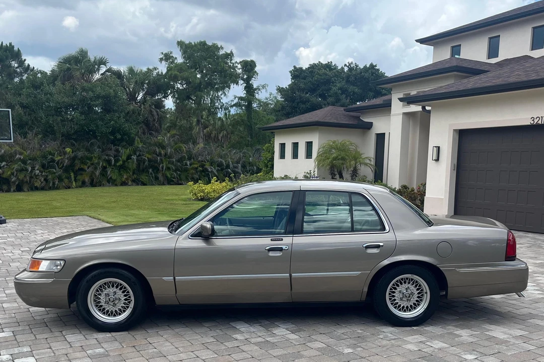 2001 Mercury Grand Marquis - Image 3 of 31