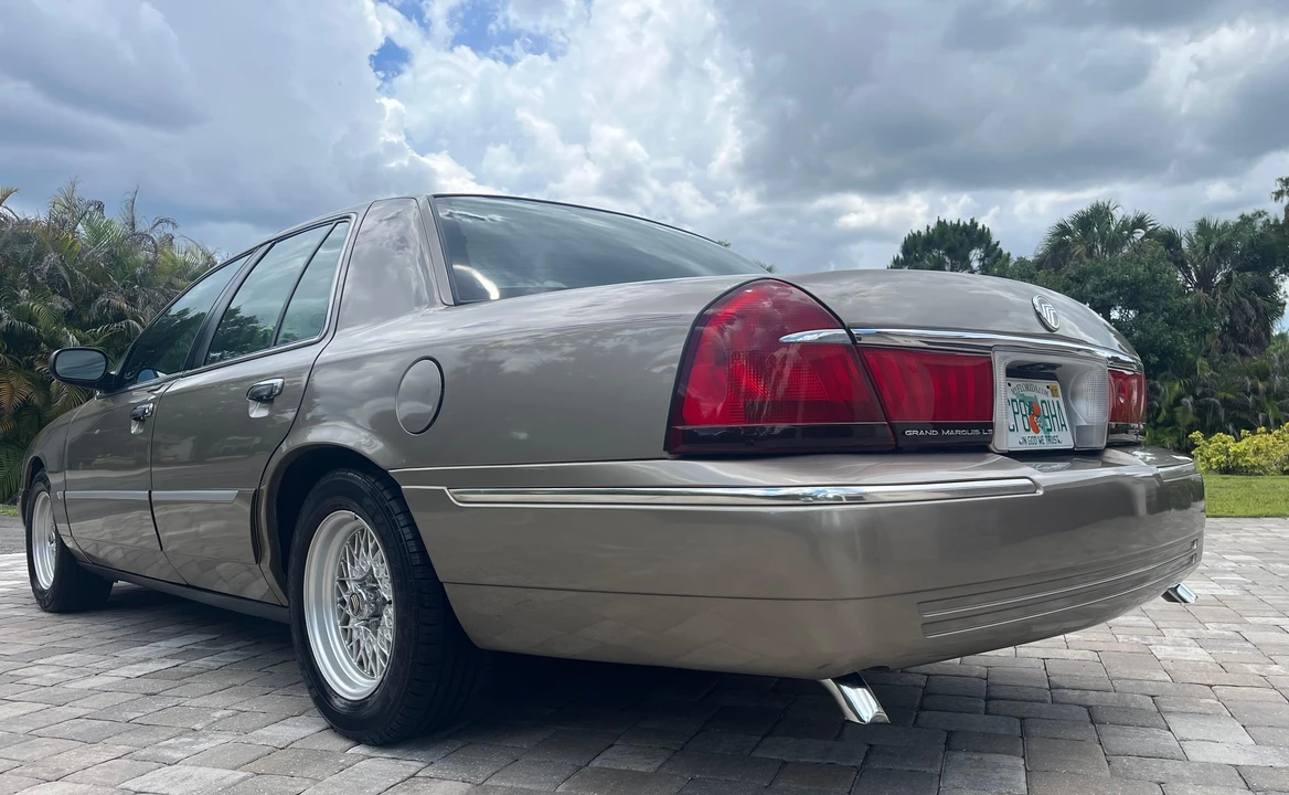 2001 Mercury Grand Marquis - Image 10 of 31