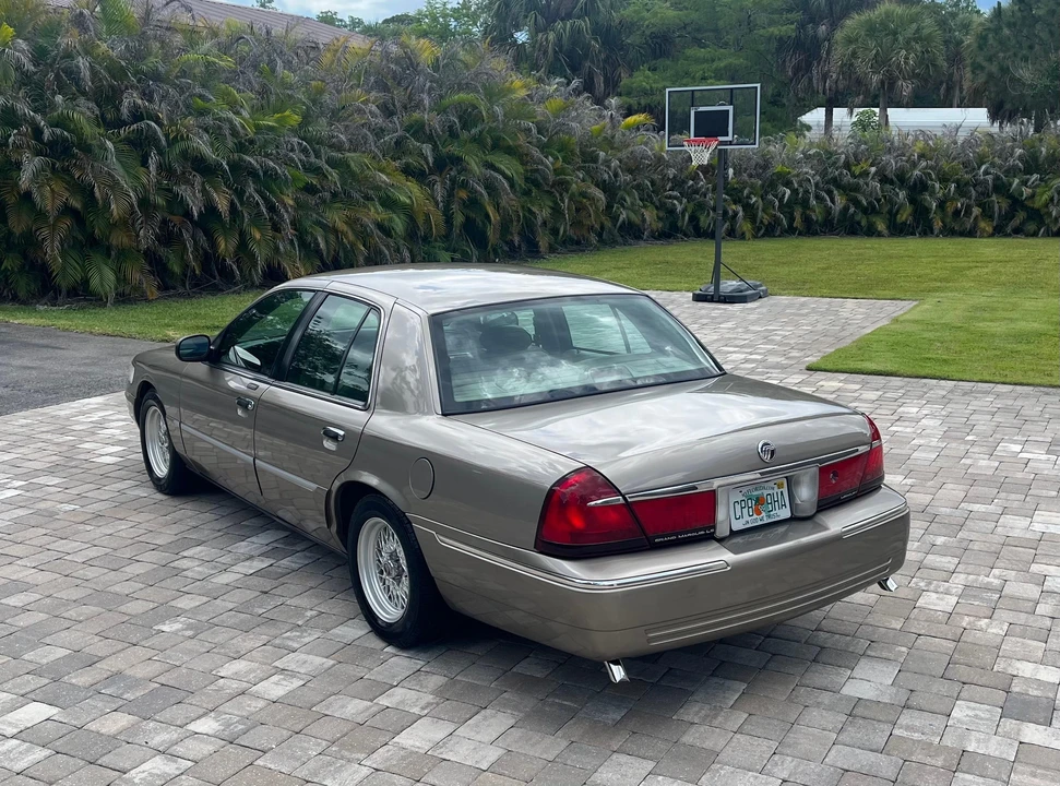 2001 Mercury Grand Marquis - Image 11 of 31