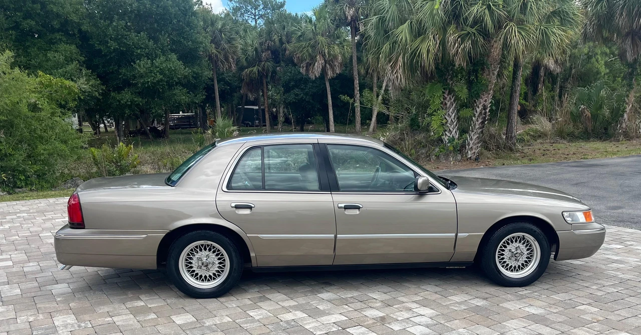2001 Mercury Grand Marquis - Image 14 of 31