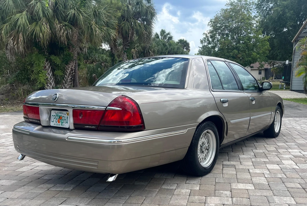 2001 Mercury Grand Marquis - Image 12 of 31