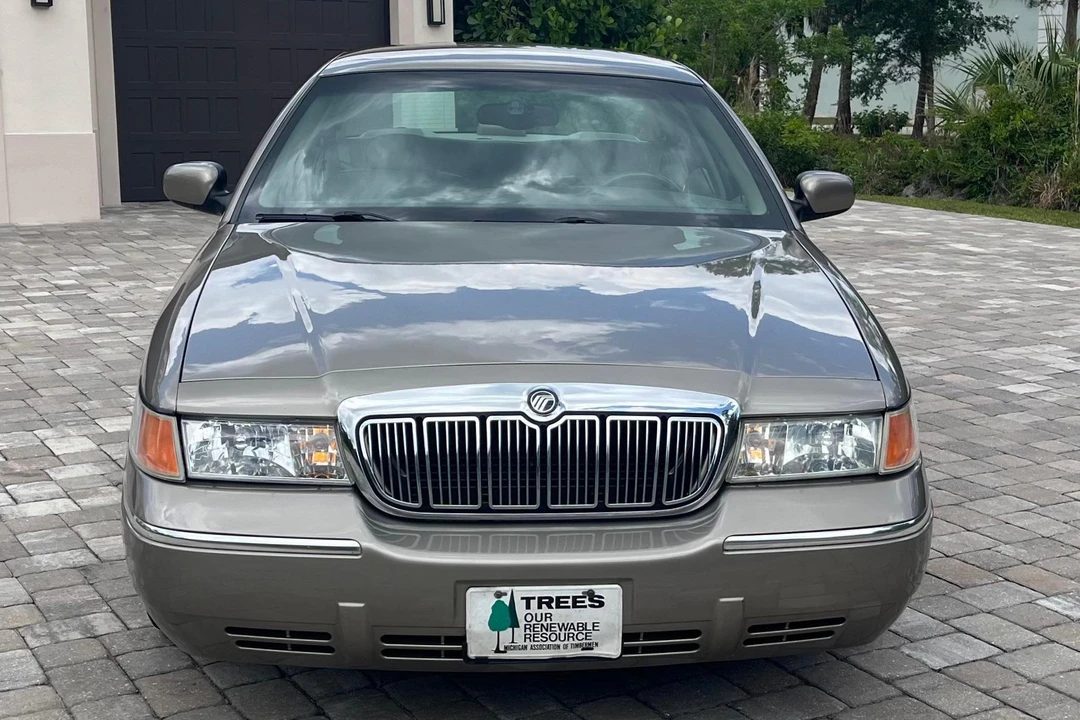2001 Mercury Grand Marquis - Image 2 of 31