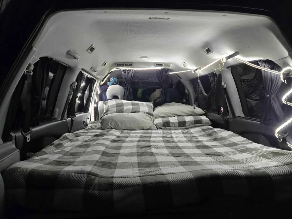 2001 Mitsubishi Delica 4th Gen - Image 2 of 7