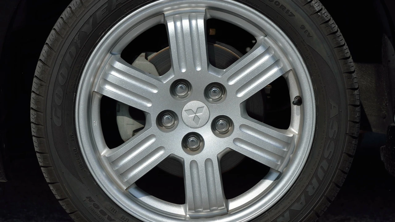 2001 Mitsubishi Eclipse 3rd Gen - Image 15 of 23