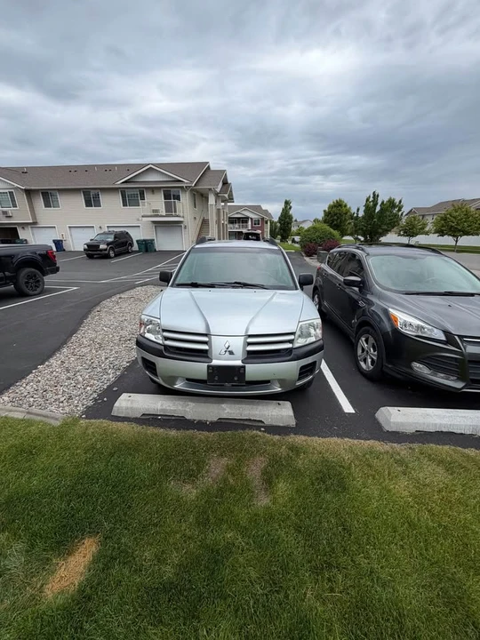 2001 Mitsubishi Endeavor - Image 4 of 6