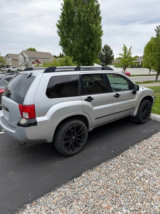 2001 Mitsubishi Endeavor - Image 2 of 6