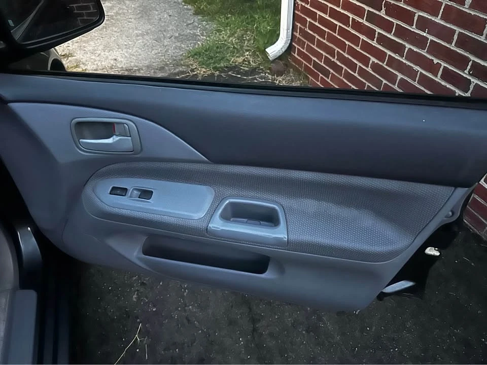 2001 Mitsubishi Lancer 8th Gen - Image 14 of 17