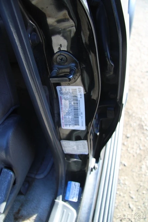 2001 Mitsubishi Pajero/Montero 3rd Gen - Image 10 of 21