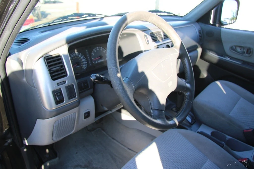 2001 Mitsubishi Pajero/Montero 3rd Gen - Image 13 of 21