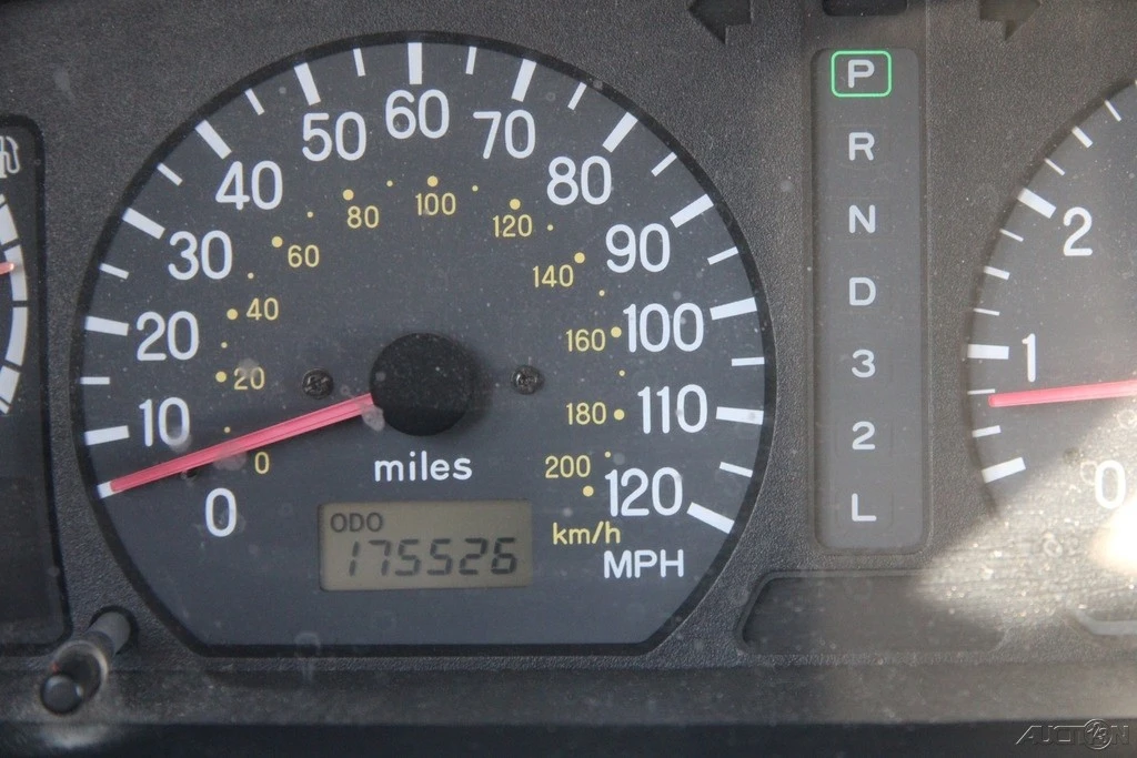 2001 Mitsubishi Pajero/Montero 3rd Gen - Image 15 of 21