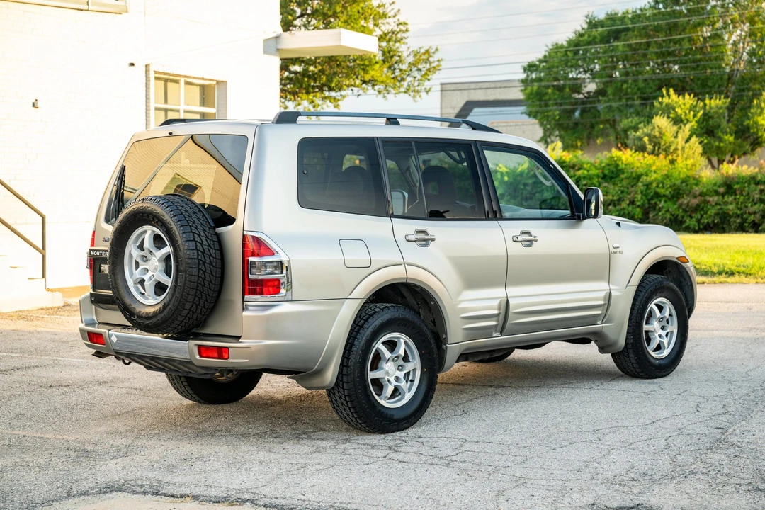 2001 Mitsubishi Pajero/Montero 3rd Gen - Image 12 of 31