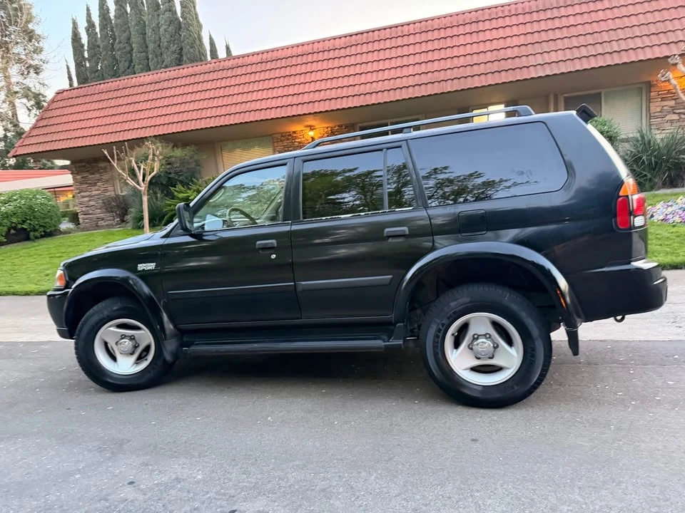 2001 Mitsubishi Pajero/Montero 3rd Gen - Image 6 of 13