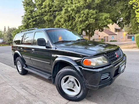 2001 Mitsubishi Montero Sport · ES