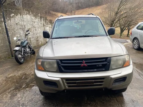 2001 Mitsubishi Montero XLS Sport Utility 4D