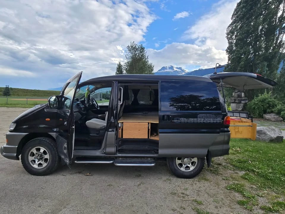 2001 Mitsubishi Delica 4th Gen - Image 4 of 12