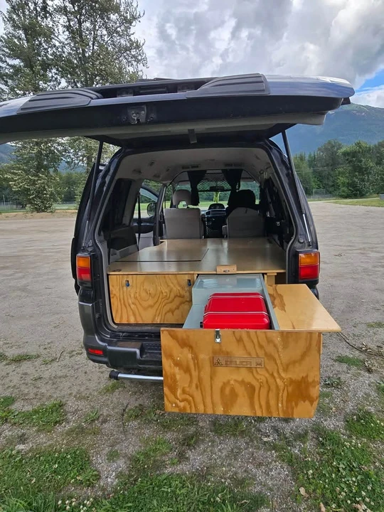 2001 Mitsubishi Delica 4th Gen - Image 6 of 12