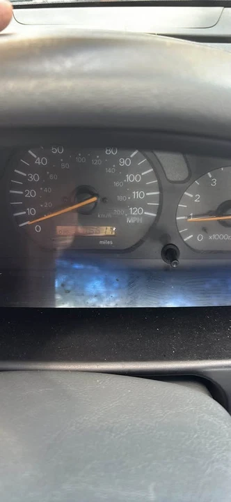 2001 Mitsubishi Galant 8th Gen - Image 2 of 6