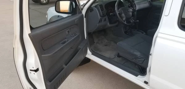 2001 Nissan Frontier 1st Gen - Image 11 of 21