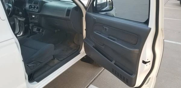 2001 Nissan Frontier 1st Gen - Image 15 of 21