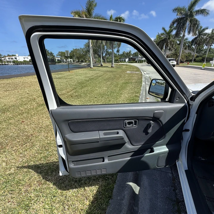 2001 Nissan Frontier 1st Gen - Image 13 of 21