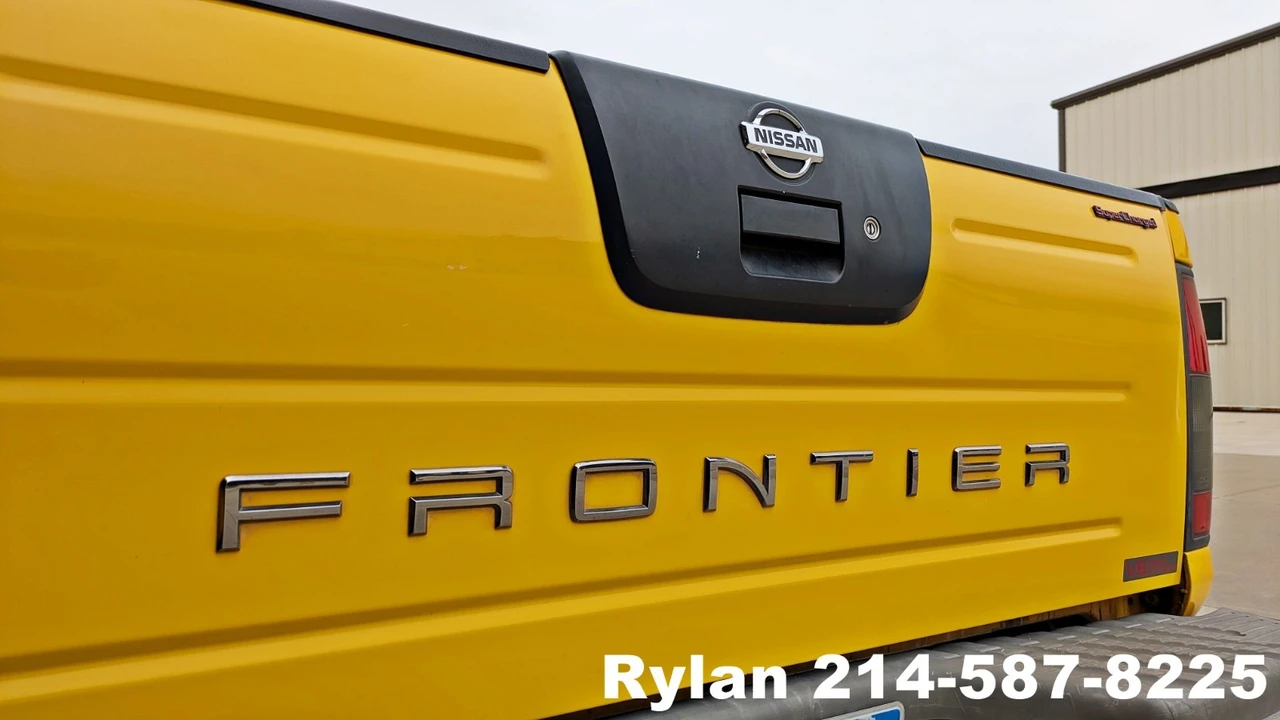 2001 Nissan Frontier 1st Gen - Image 12 of 24
