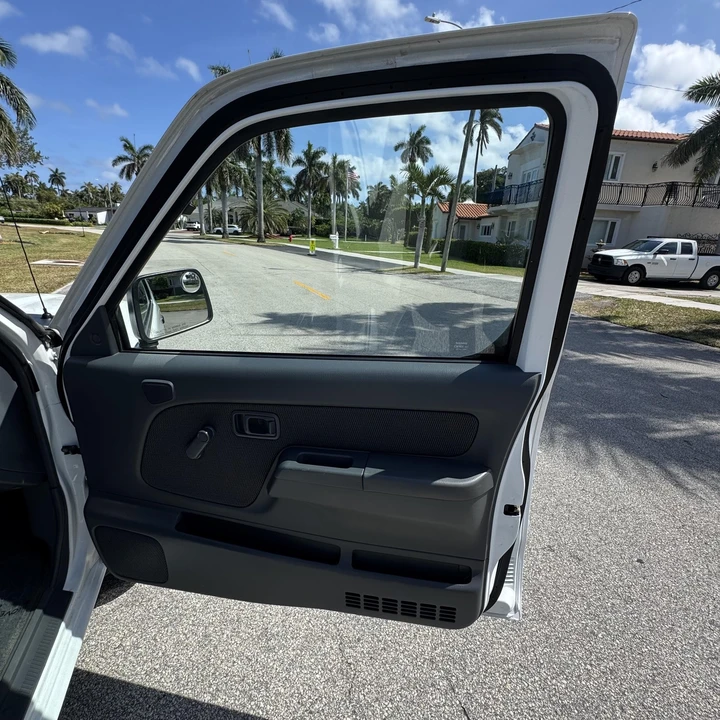 2001 Nissan Frontier 1st Gen - Image 14 of 21