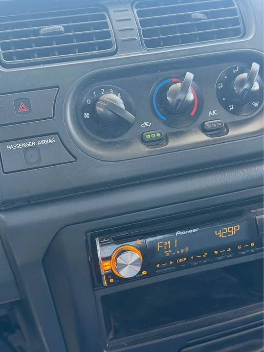 2001 Nissan Frontier 1st Gen - Image 7 of 10