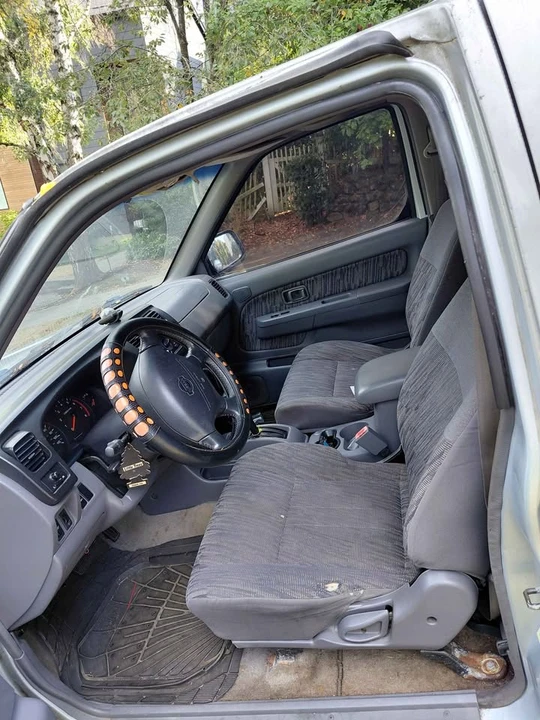 2001 Nissan Frontier 1st Gen - Image 5 of 8