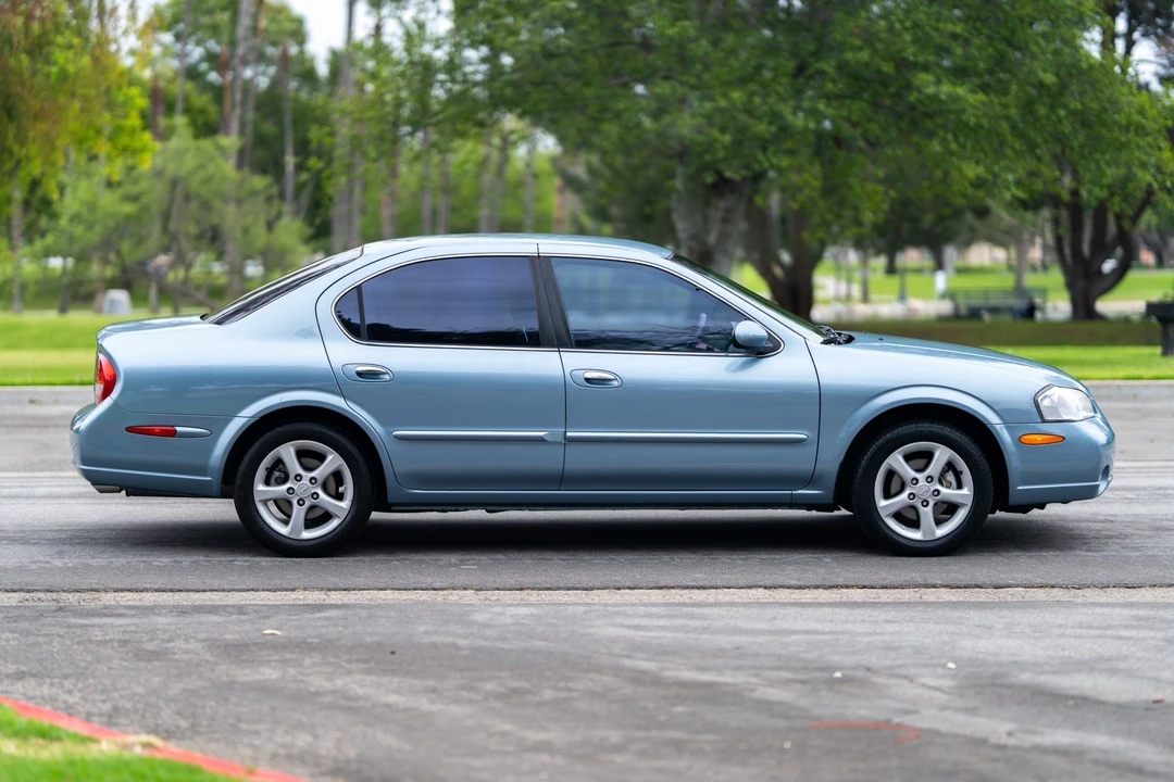 2001 Nissan Maxima 5th Gen - Image 5 of 31