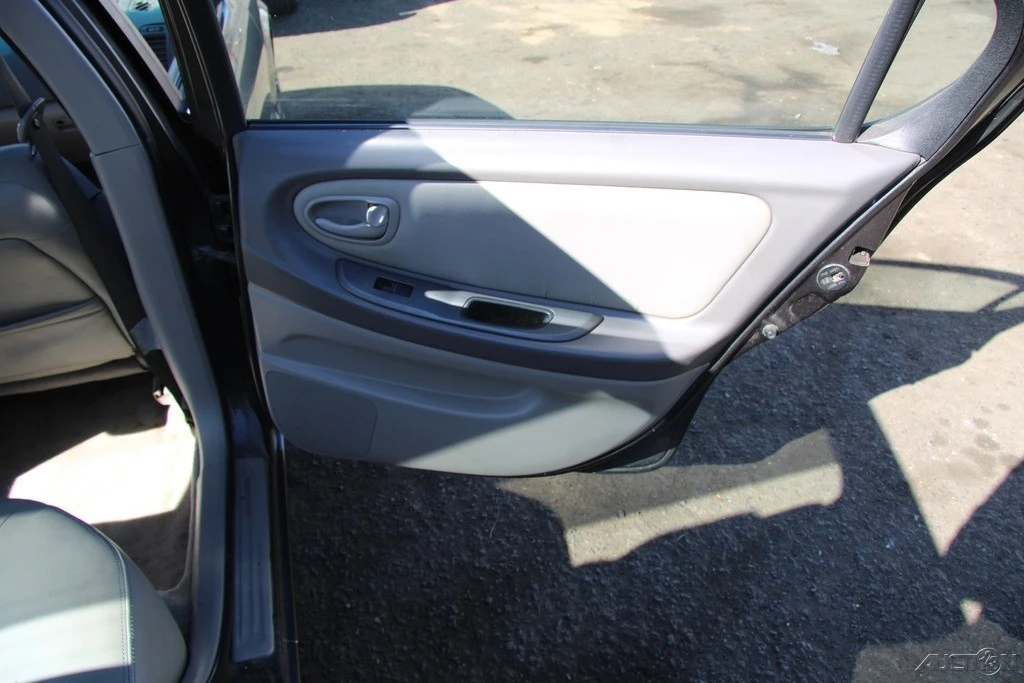 2001 Nissan Maxima 5th Gen - Image 13 of 21