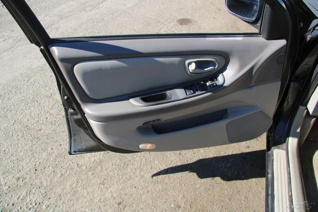 2001 Nissan Maxima 5th Gen - Image 4 of 21