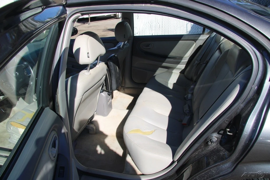 2001 Nissan Maxima 5th Gen - Image 12 of 21