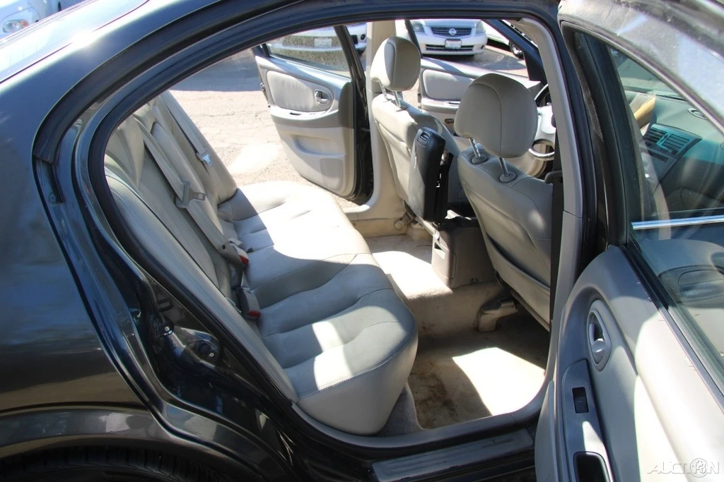 2001 Nissan Maxima 5th Gen - Image 14 of 21