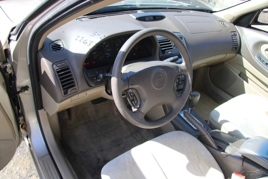 2001 Nissan Maxima 5th Gen - Image 15 of 21
