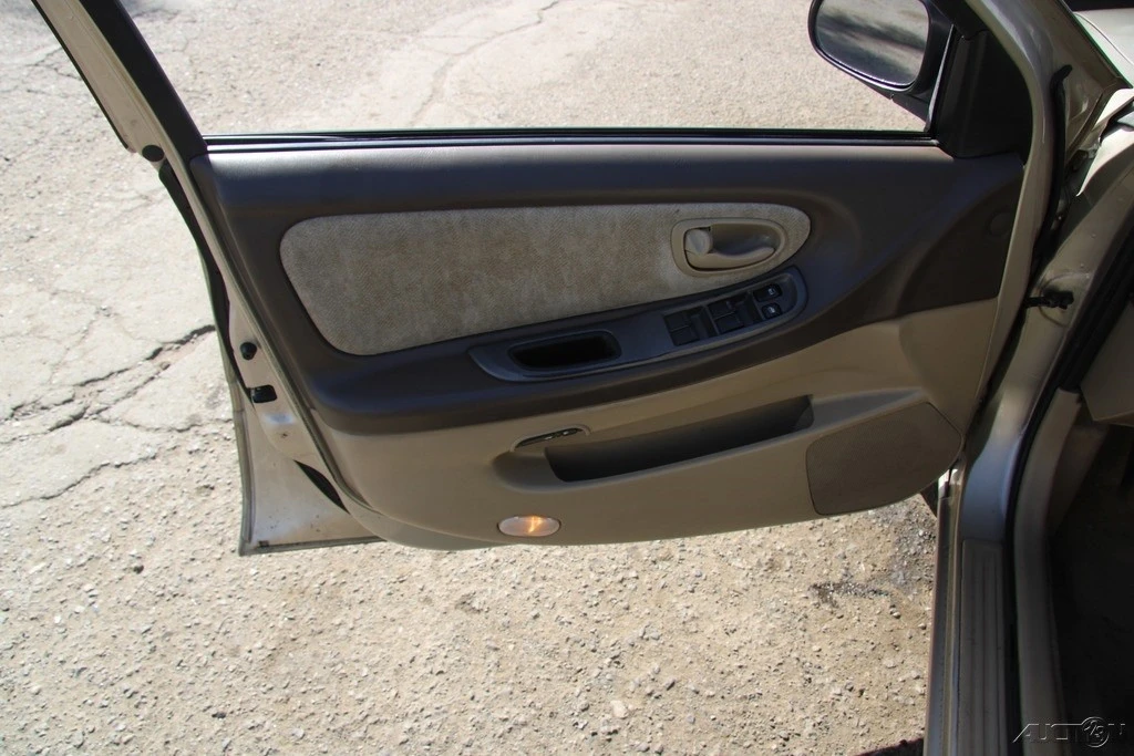 2001 Nissan Maxima 5th Gen - Image 13 of 21