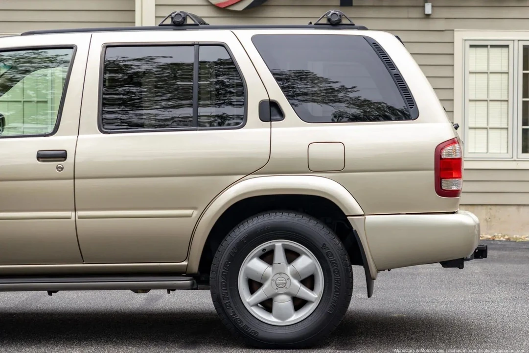 2001 Nissan Pathfinder 2nd Gen - Image 13 of 21