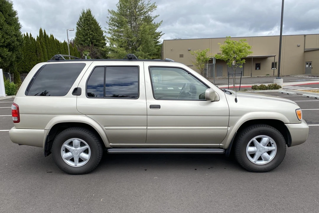 2001 Nissan Pathfinder 2nd Gen - Image 3 of 10