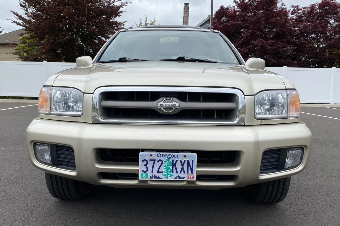 2001 Nissan Pathfinder 2nd Gen - Image 2 of 10