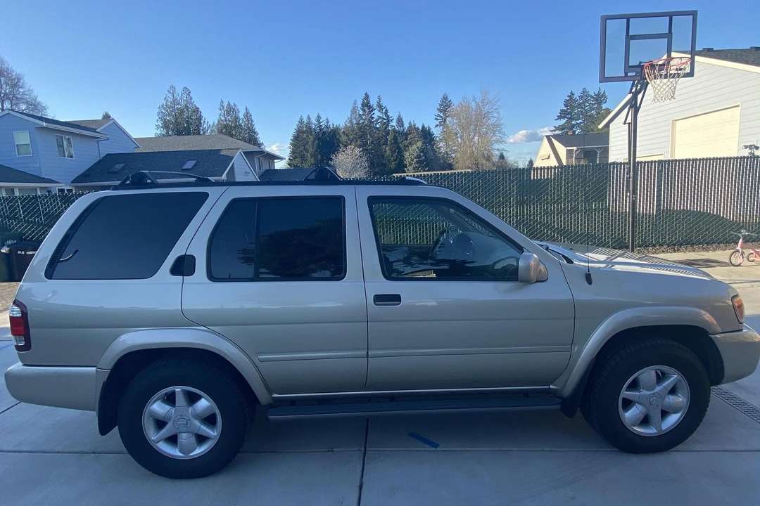 2001 Nissan Pathfinder 2nd Gen - Image 9 of 10