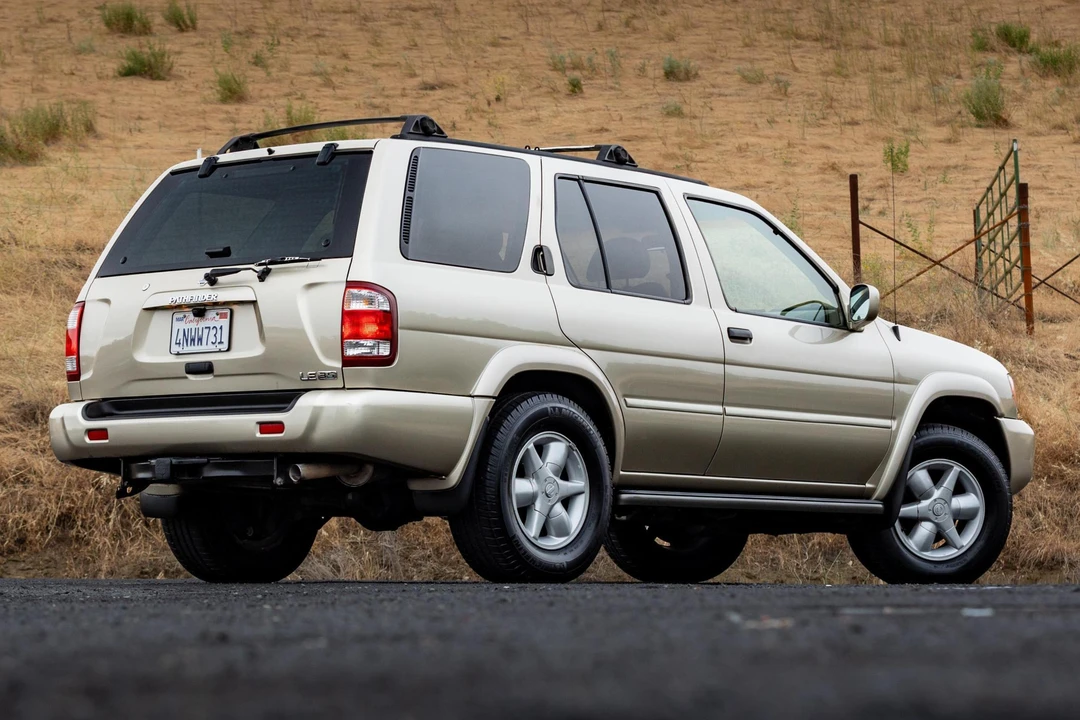 2001 Nissan Pathfinder 2nd Gen - Image 4 of 31