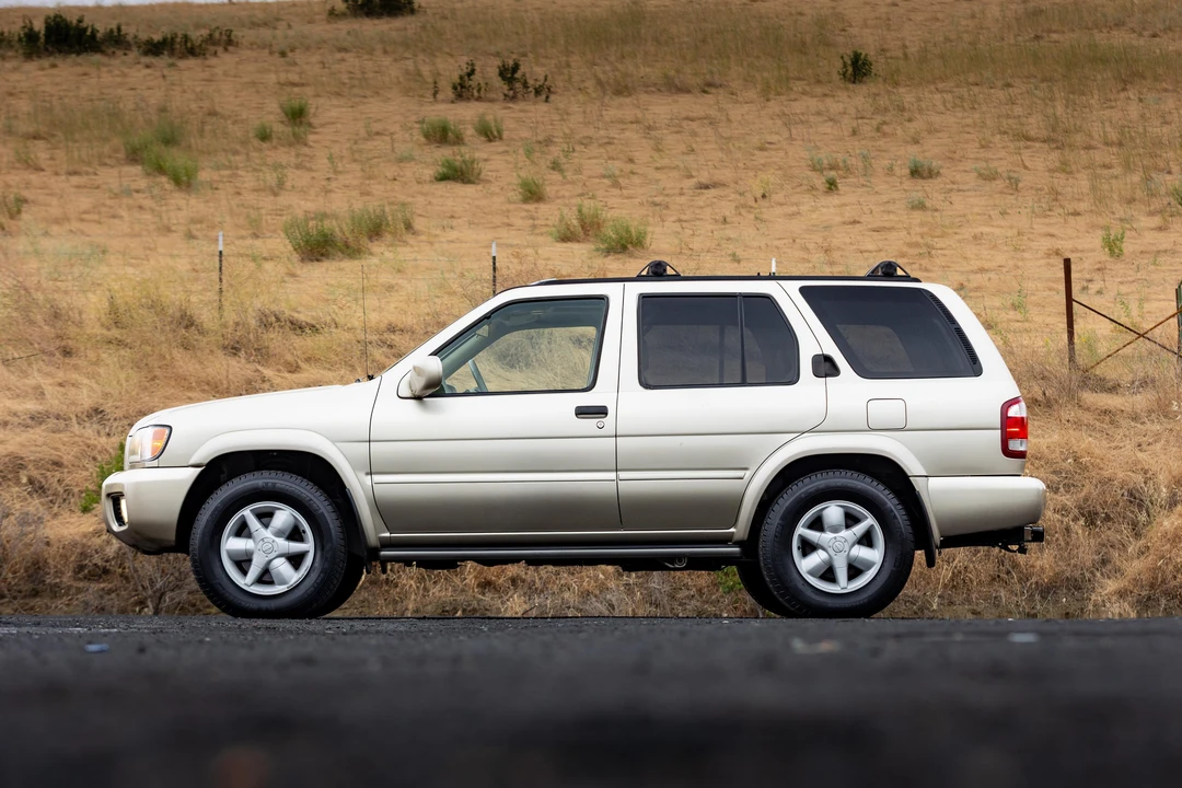 2001 Nissan Pathfinder 2nd Gen - Image 15 of 31