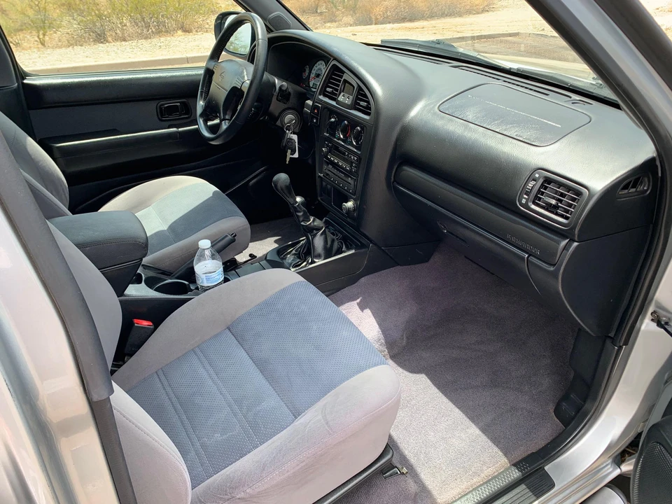 2001 Nissan Pathfinder 2nd Gen - Image 25 of 31