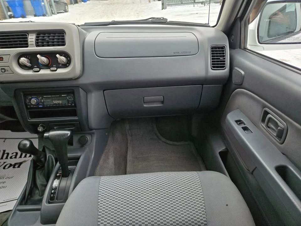 2001 Nissan Frontier 1st Gen - Image 19 of 20