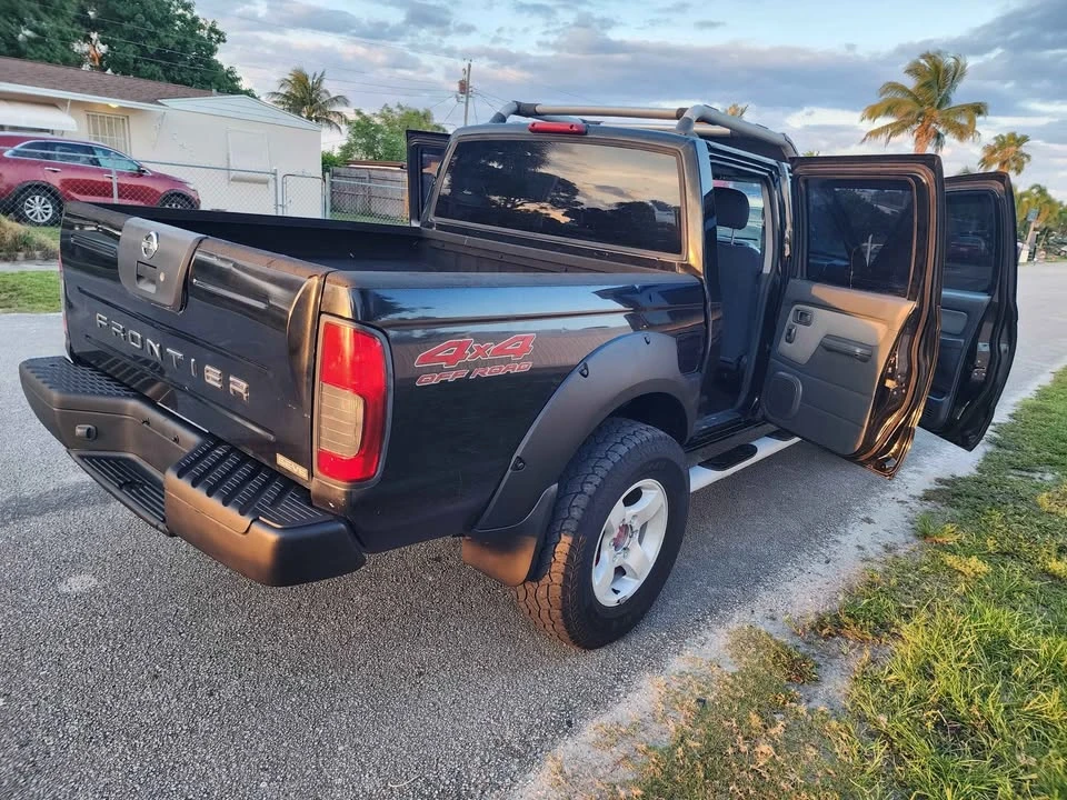 2001 Nissan Frontier 1st Gen - Image 11 of 20