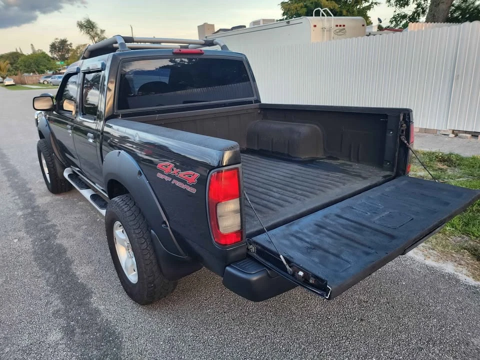 2001 Nissan Frontier 1st Gen - Image 10 of 20
