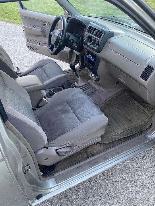 2001 Nissan Frontier 1st Gen - Image 11 of 20
