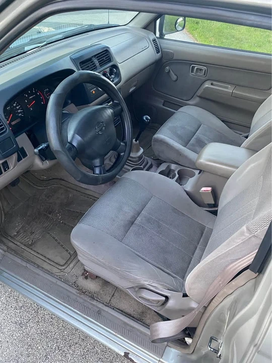 2001 Nissan Frontier 1st Gen - Image 10 of 20