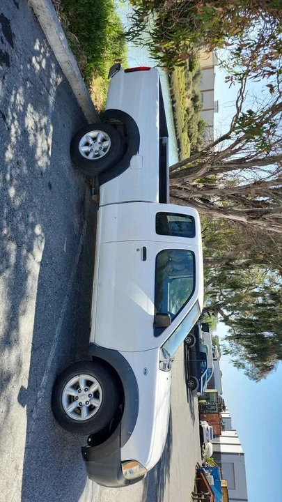 2001 Nissan Frontier 1st Gen - Image 2 of 2