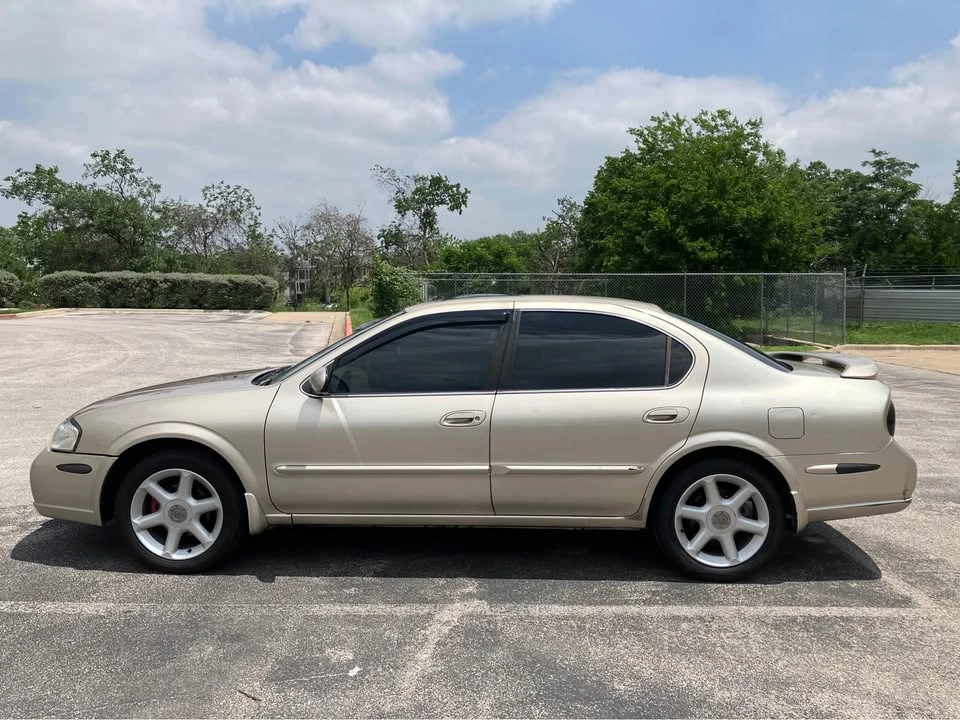 2001 Nissan Maxima 5th Gen - Image 2 of 13