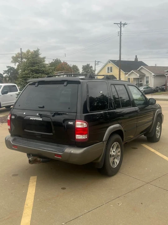 1999 Nissan Pathfinder 2nd Gen - Image 2 of 6